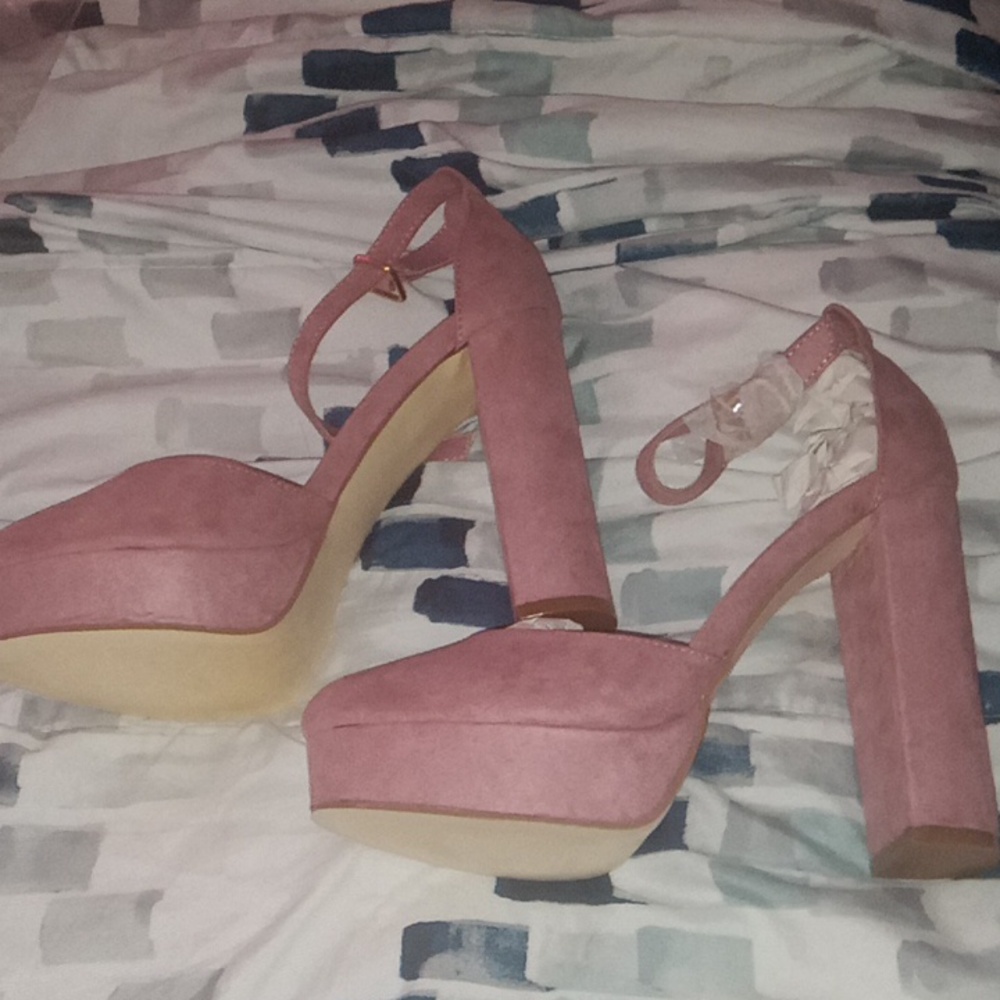 New JustFab Chic Rose Suede Size 7.5 Heels